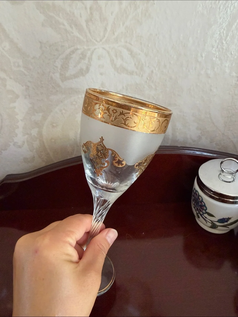 Murano  Gold-Trimmed Frosted Wine Glass - Decorative Home Dining Glassware